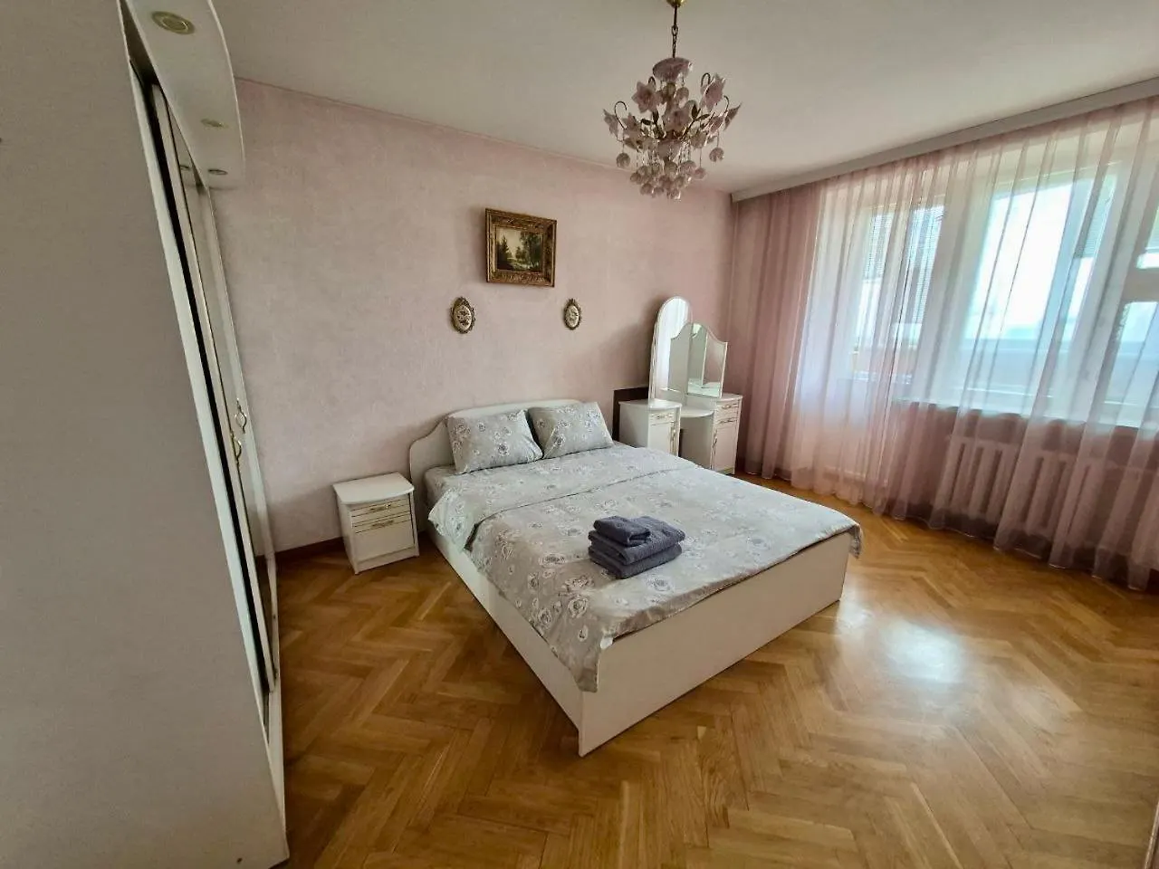 Аpartments At The Pecherska Metro Station
