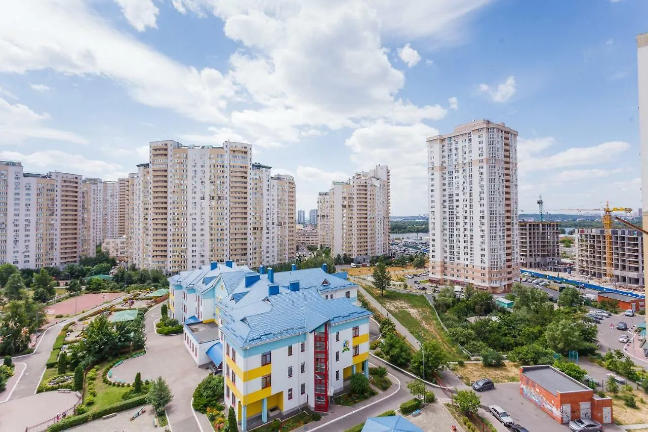 Аpartments At The Pecherska Metro Station Apartmán